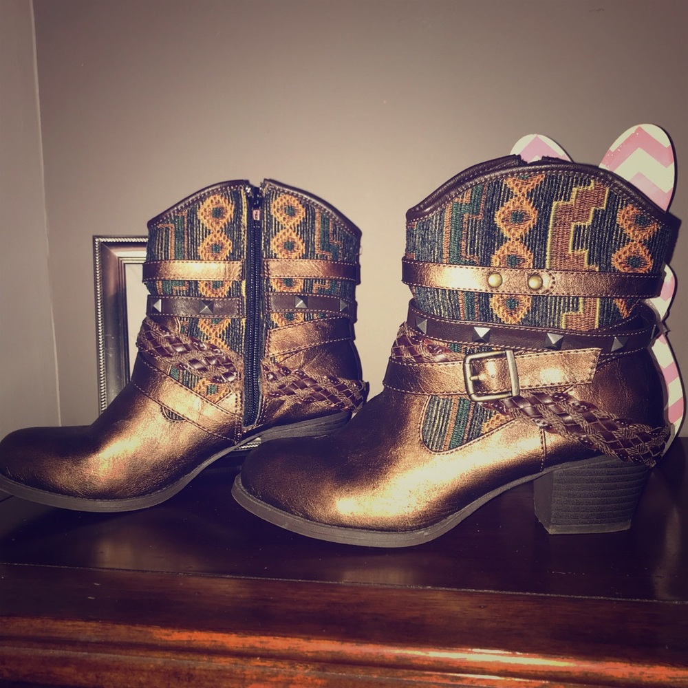 BKE Pluto boots